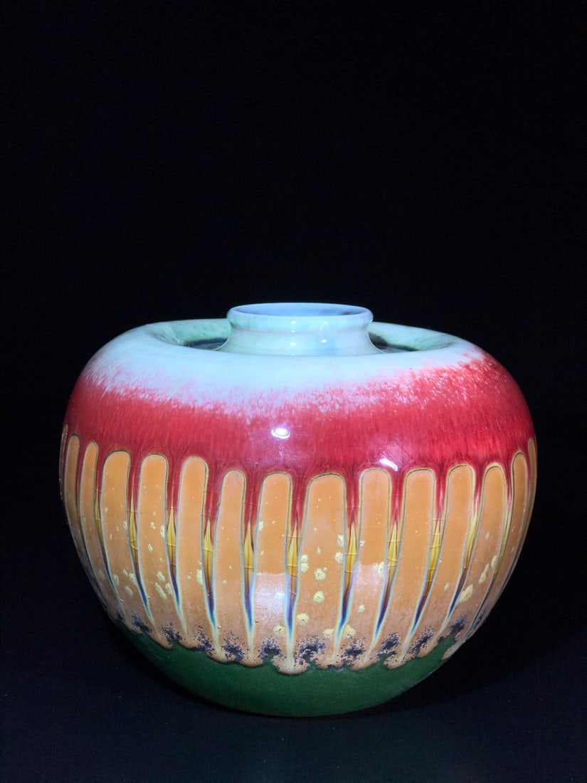 Qianlong kiln-transformed glaze water dropper: A Qianlong-era glazed water dropper, handmade, with a beautiful shape, upright form, and in excellent condition. Provenance:Private collection from a professor in Harvard University. Our dedicated tea