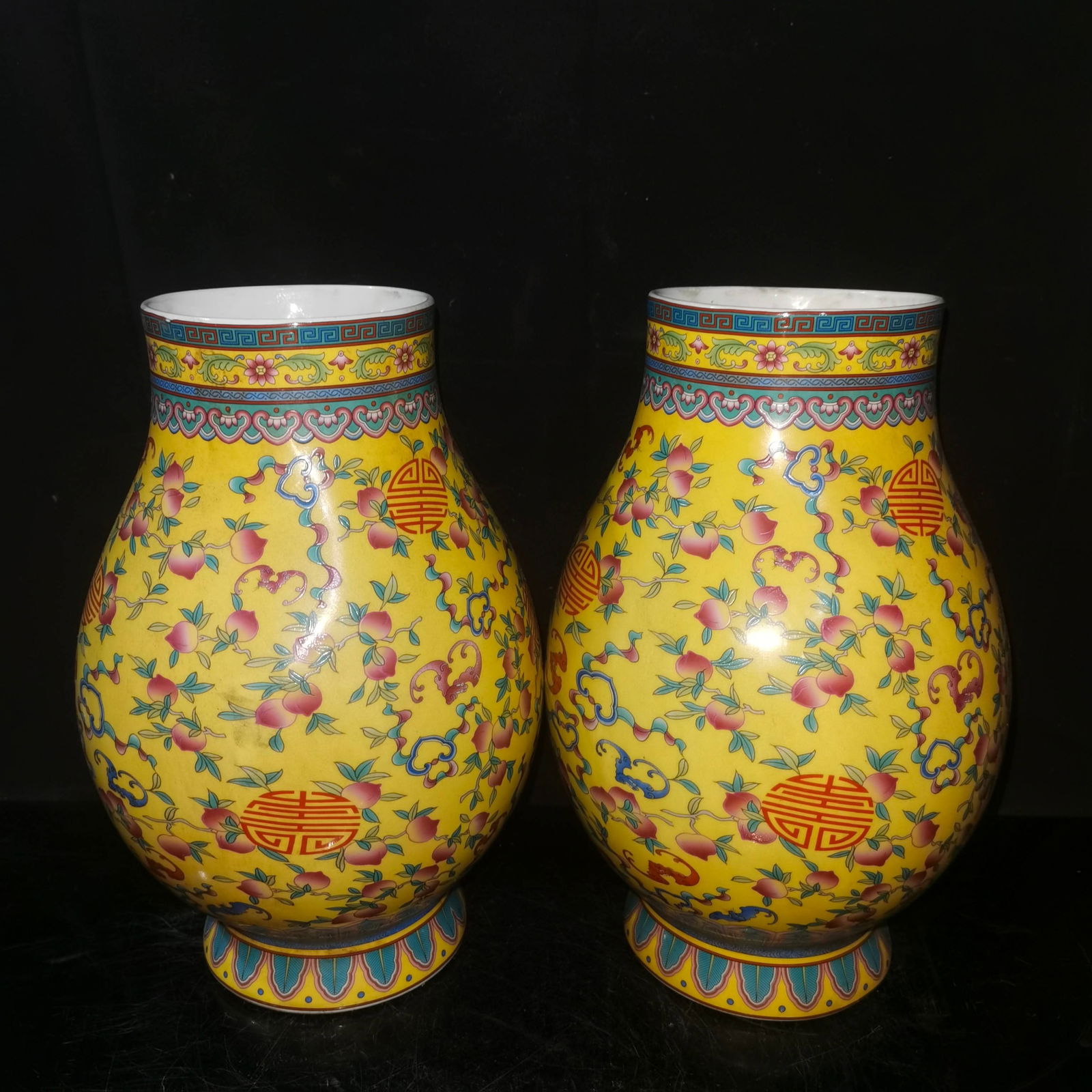 A pair of Qing Dynasty famille rose flower and bird pattern lucky cylinders (1 of 7)