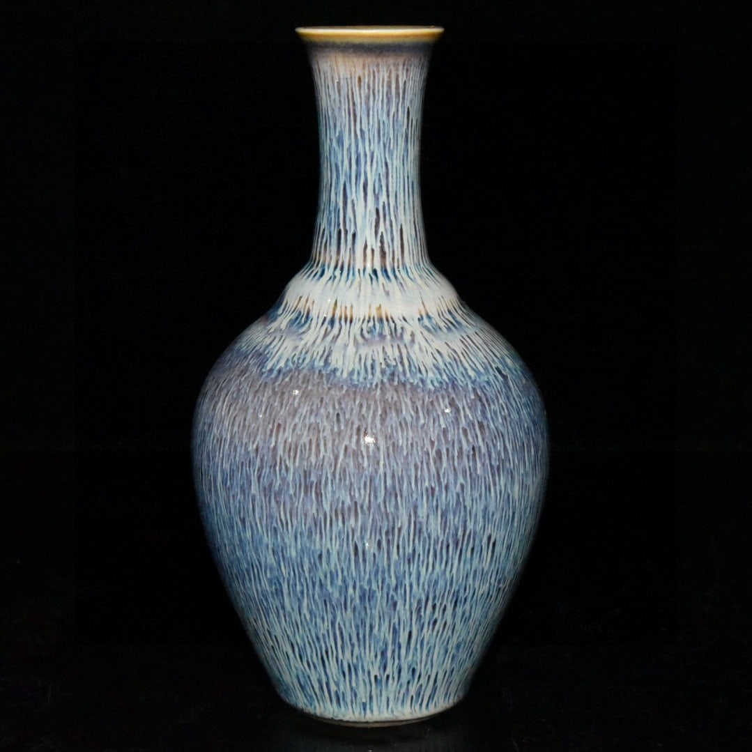 Qing Dynasty Guangxu period Jun glaze bottle (1 of 9)