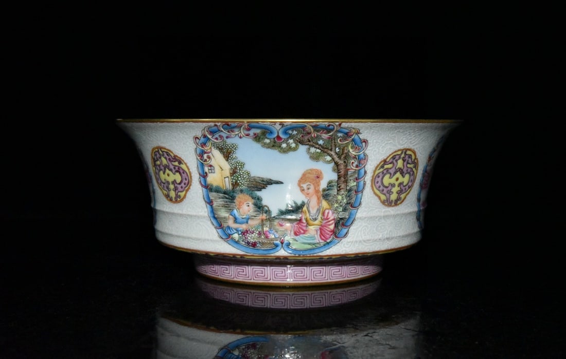 Qing Dynasty Qianlong period enamel painted gold figure story bowl: A Qing Dynasty Qianlong period famille rose enamel bowl with gilt-painted figures depicting scenes, 8.2 x 18.6 cm. Provenance:Private Estate, Michigan. Our dedicated team expertly handles both domesti