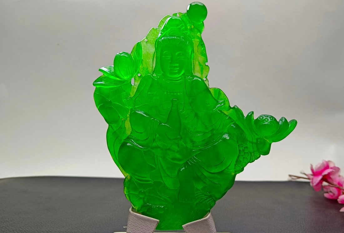 Top-grade dragon stone type imperial green extra-large and extra-thick jade Guanyin ornament (1 of 8)