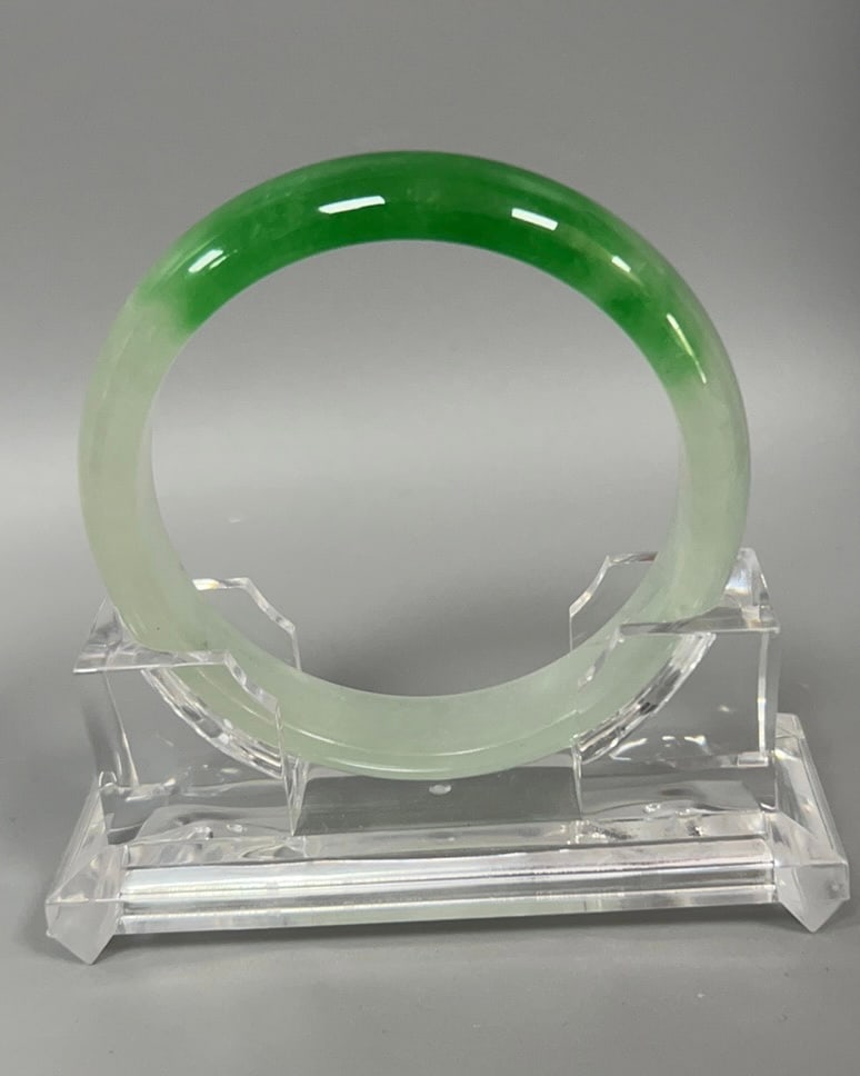 Old jadeite bangle with floating flowers: Old jadeite bangle with floating flowers Provenance:Private collection from a professor in Harvard University. Our dedicated team expertly handles both domestic and global shipping arrangements.We als