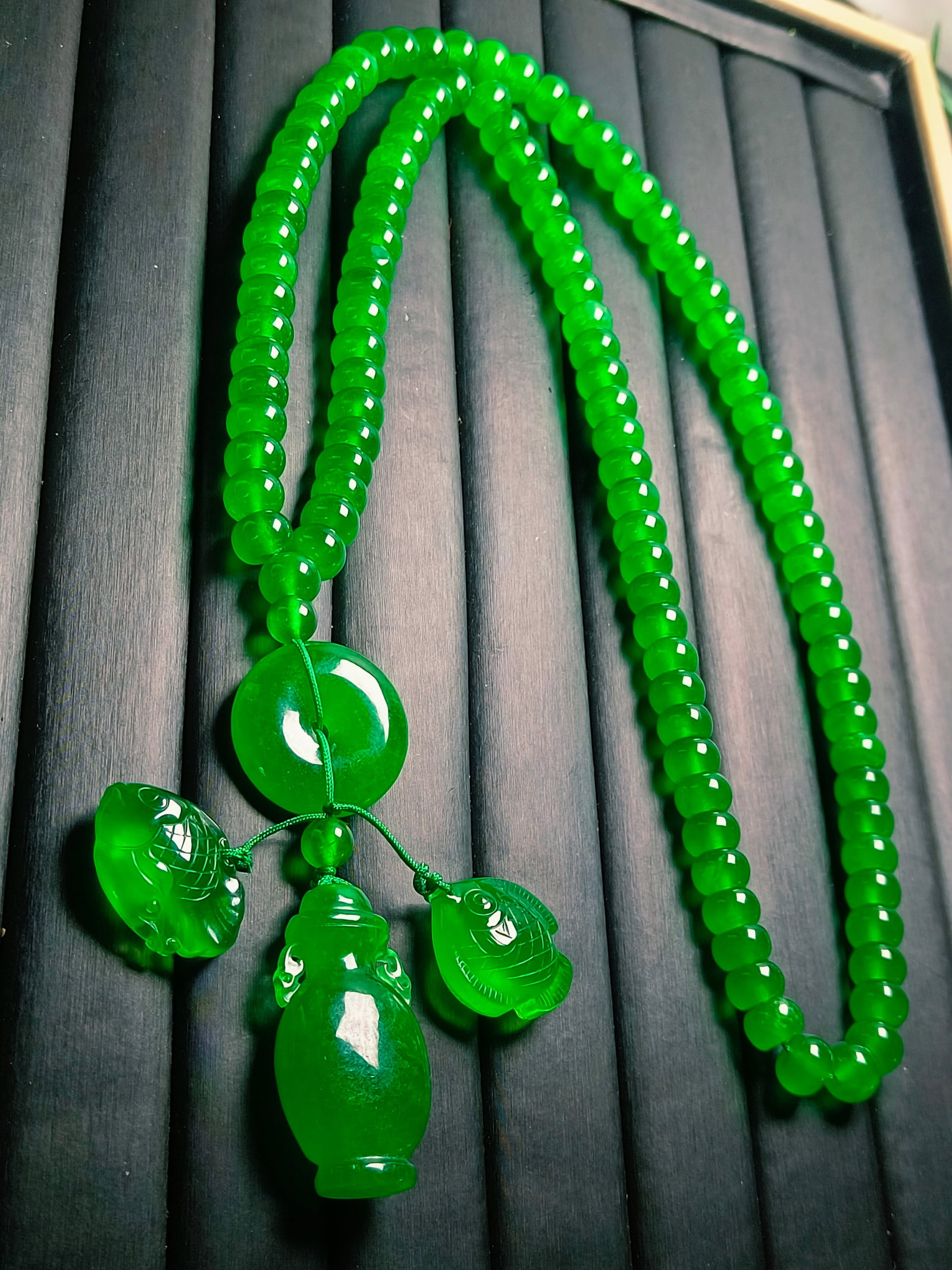 Dragon Stone Jade Abacus Bead Pendant Necklace: Dragon Stone Jade Abacus Bead Pendant Necklace Provenance:Private collection from a professor in Massachusetts Institute of Technology. Our dedicated team expertly handles both domestic and global shi