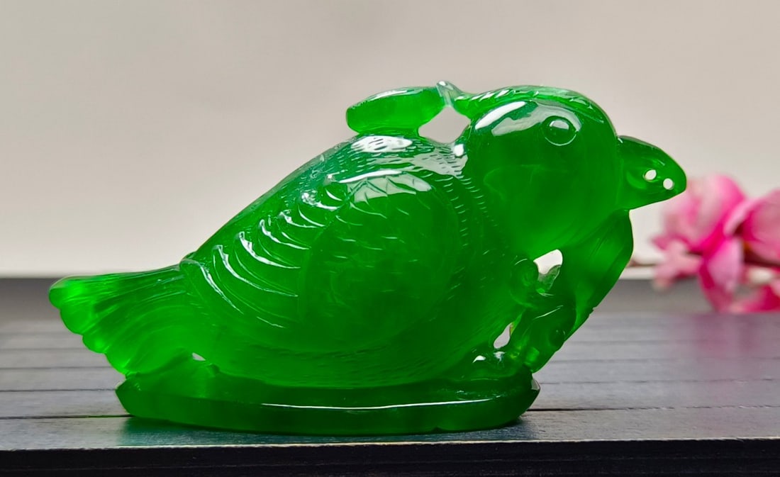 Top-grade dragon stone emerald, extra-large and extra-thick jadeite ornament (1 of 7)