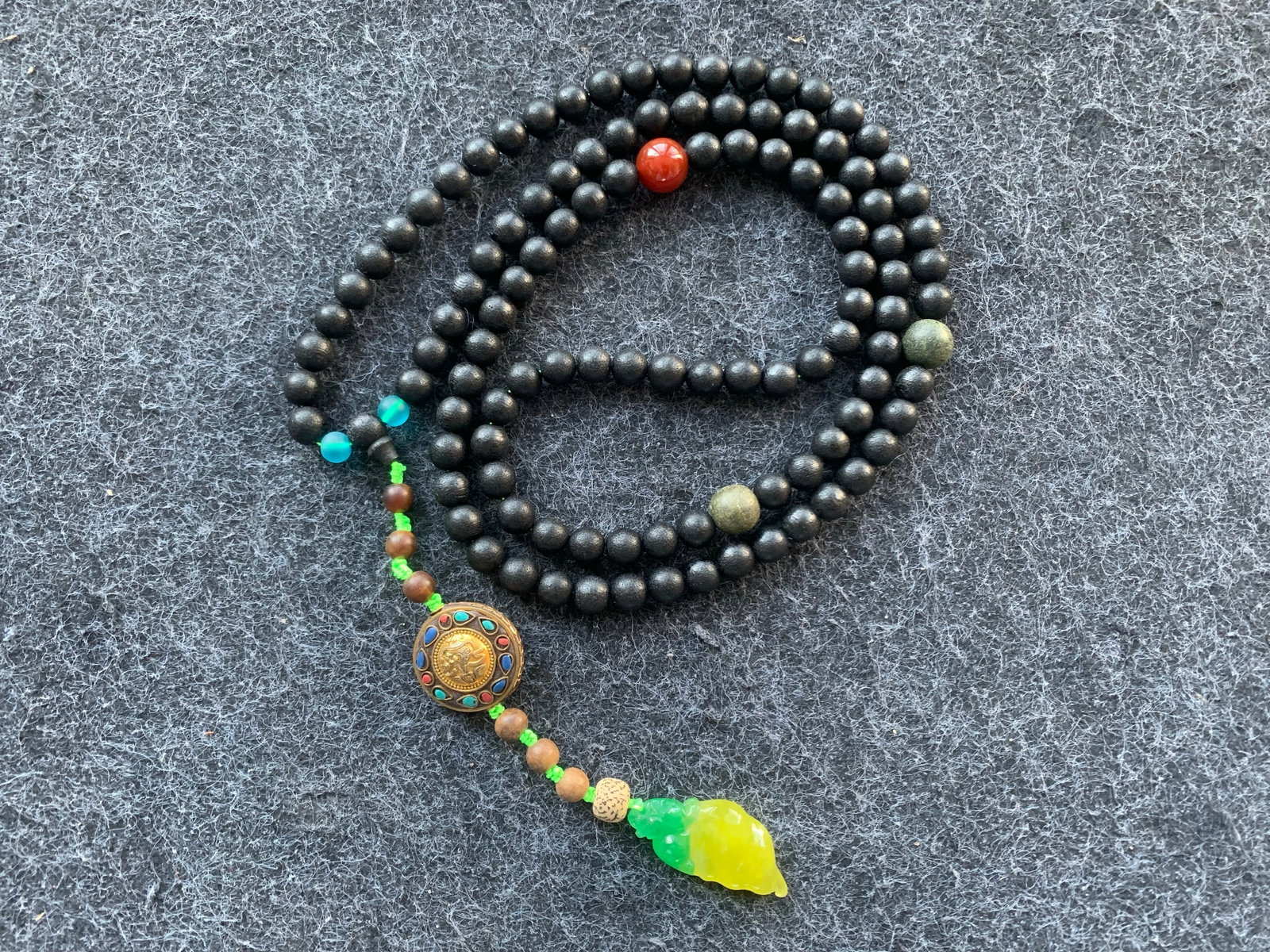 Agarwood paired with 107 jade beads (1 of 7)