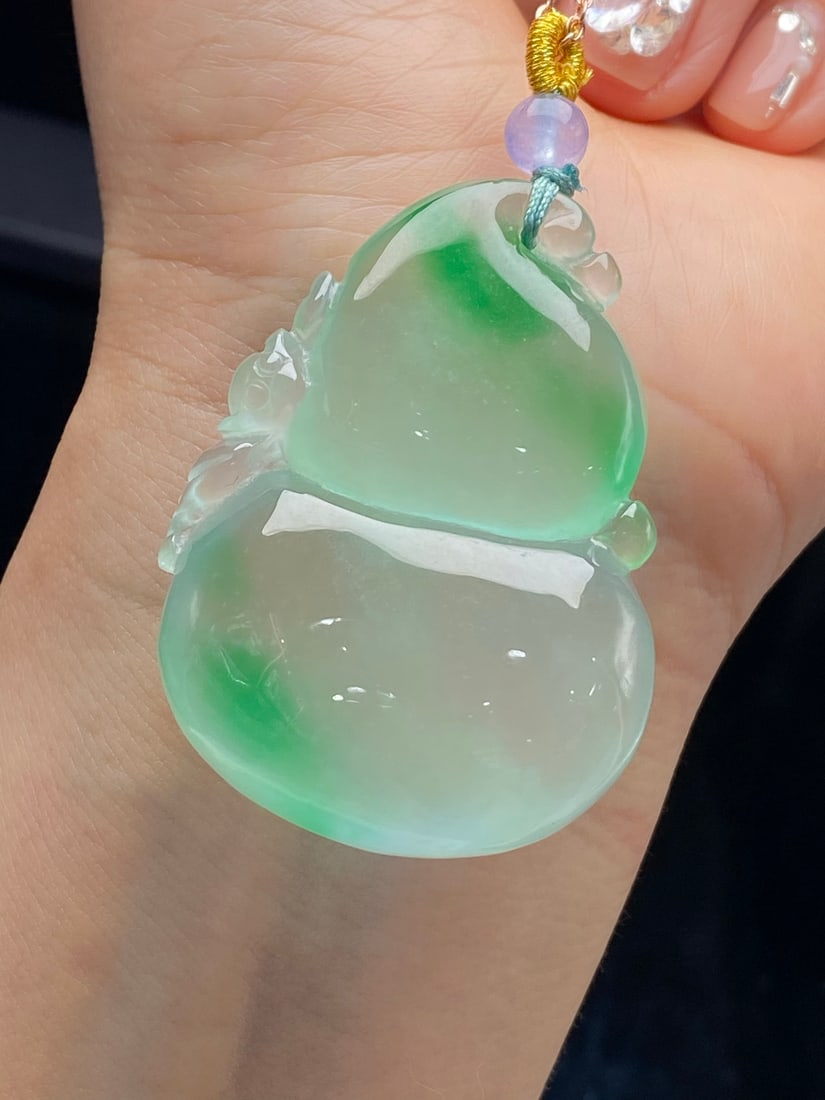 Jadeite icy green gourd pendant (1 of 9)