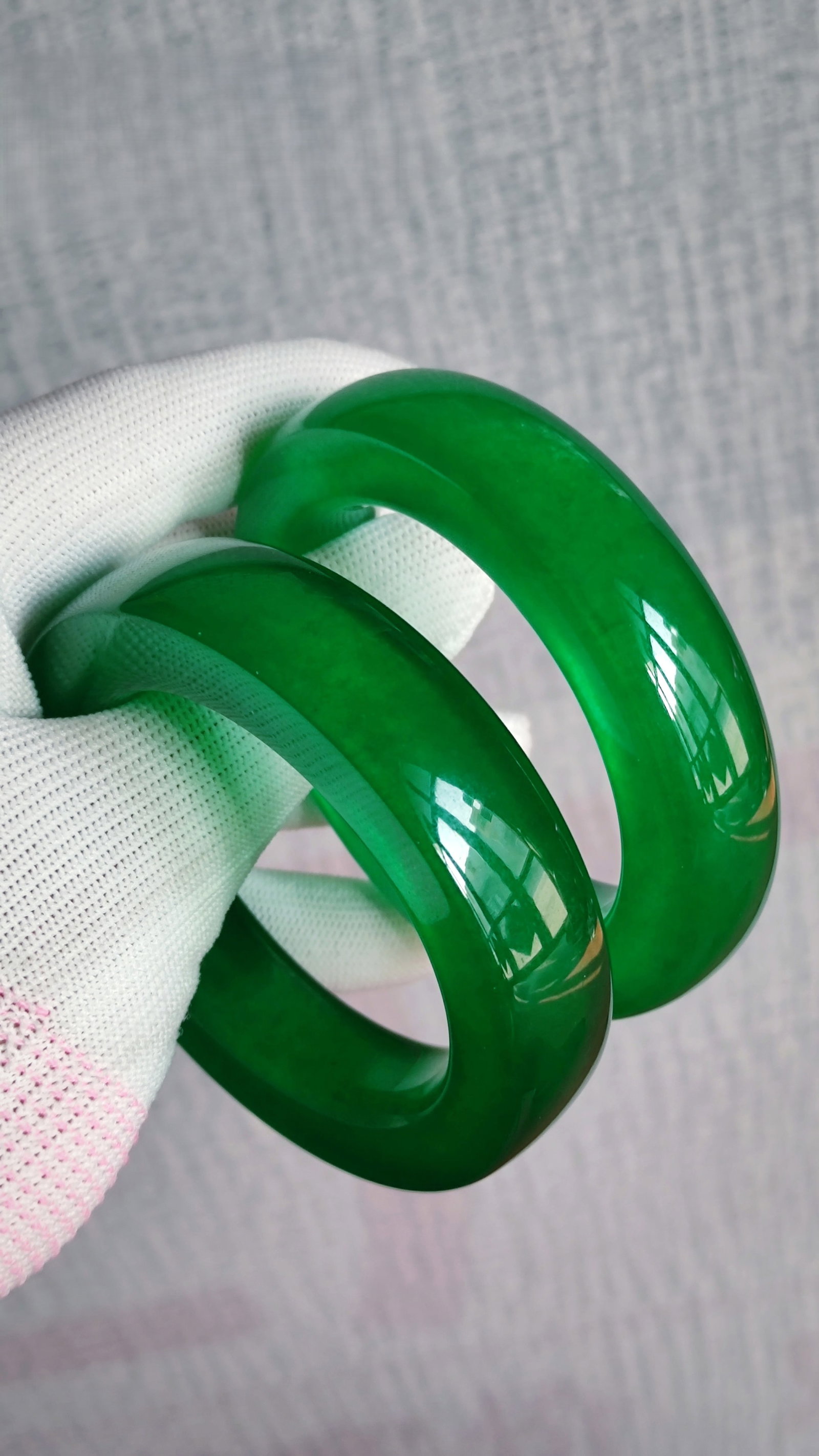 A pair of high-quality icy jadeite bangles, wide and full-green jadeite bangles (1 of 9)