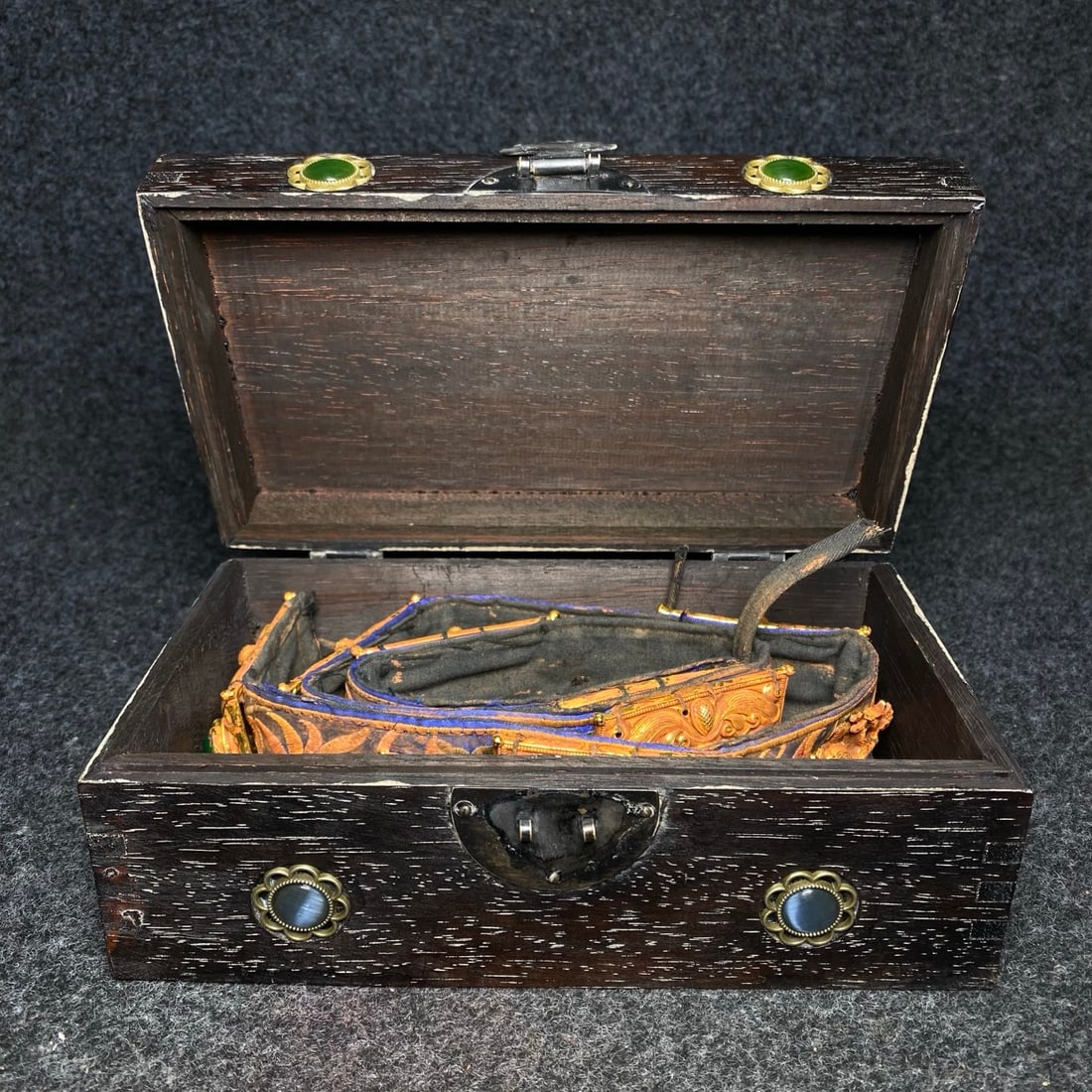 The rosewood and jade-inlaid box contains a precious imperial gilt bronze belt inlaid with jade.: The rosewood and jade-inlaid box contains a precious imperial gilt bronze belt inlaid with jade. Provenance:Private collection from a professor in University of Pennsylvania. Our dedicated team expert