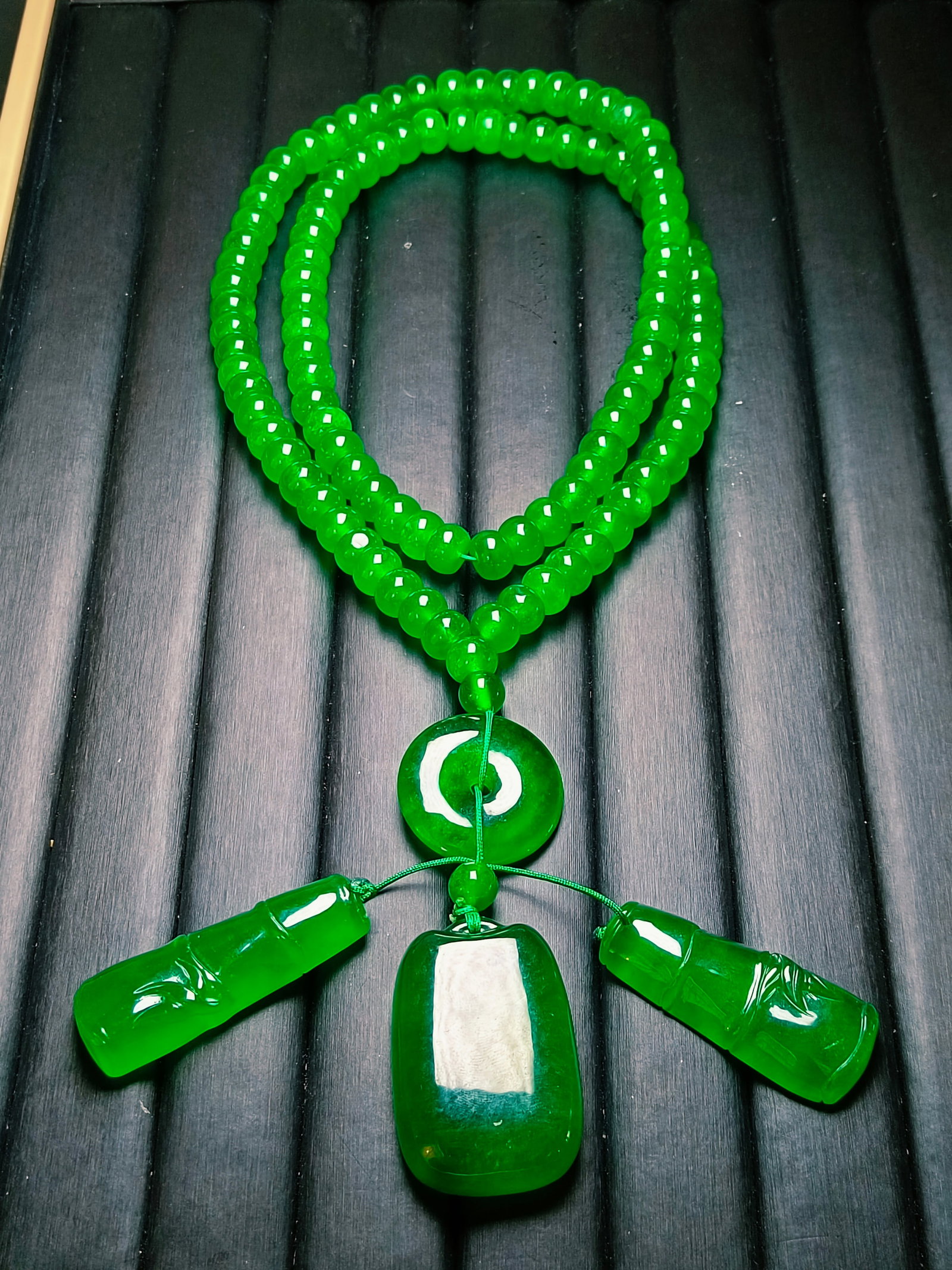 Dragon Stone Imperial Green Jadeite Abacus Bead Pendant Necklace: Dragon Stone Imperial Green Jadeite Abacus Bead Pendant Necklace Provenance:Private collection from a professor in University of Pennsylvania. Our dedicated team expertly handles both domestic and glo