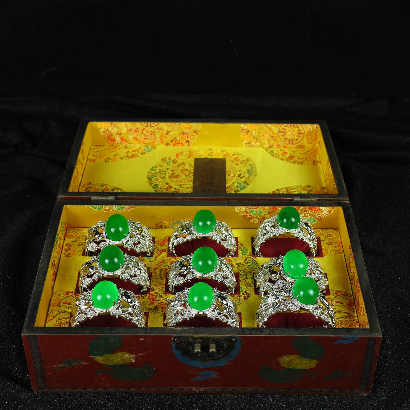 Perfectly crafted high-grade ice crystal bracelet set. (1 of 9)