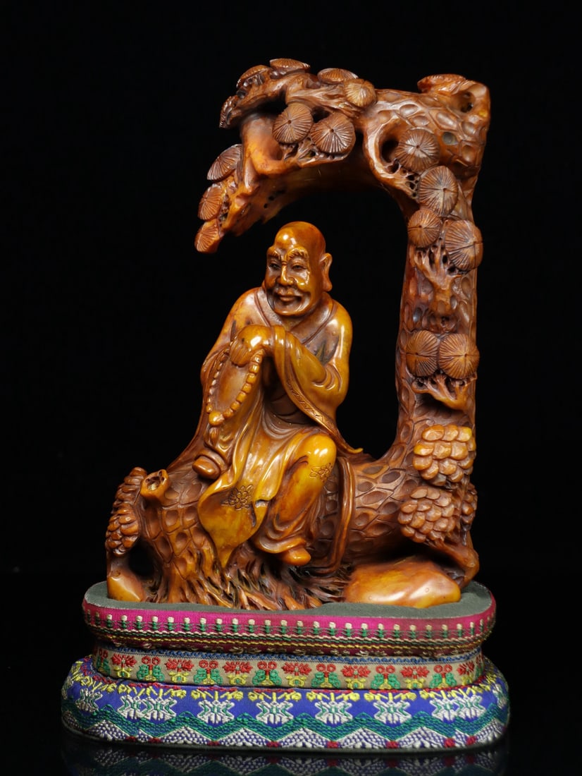 A rare and exquisite Shoushan Tianhuang stone carving of a figure, specifically a Luohan (Buddhist: This is a rare and exquisite Shoushan Tianhuang stone carving of a figure, specifically a Luohan (Arhat), carved in the spring of the year Guihai (1923). The carving is delicate and translucent, with