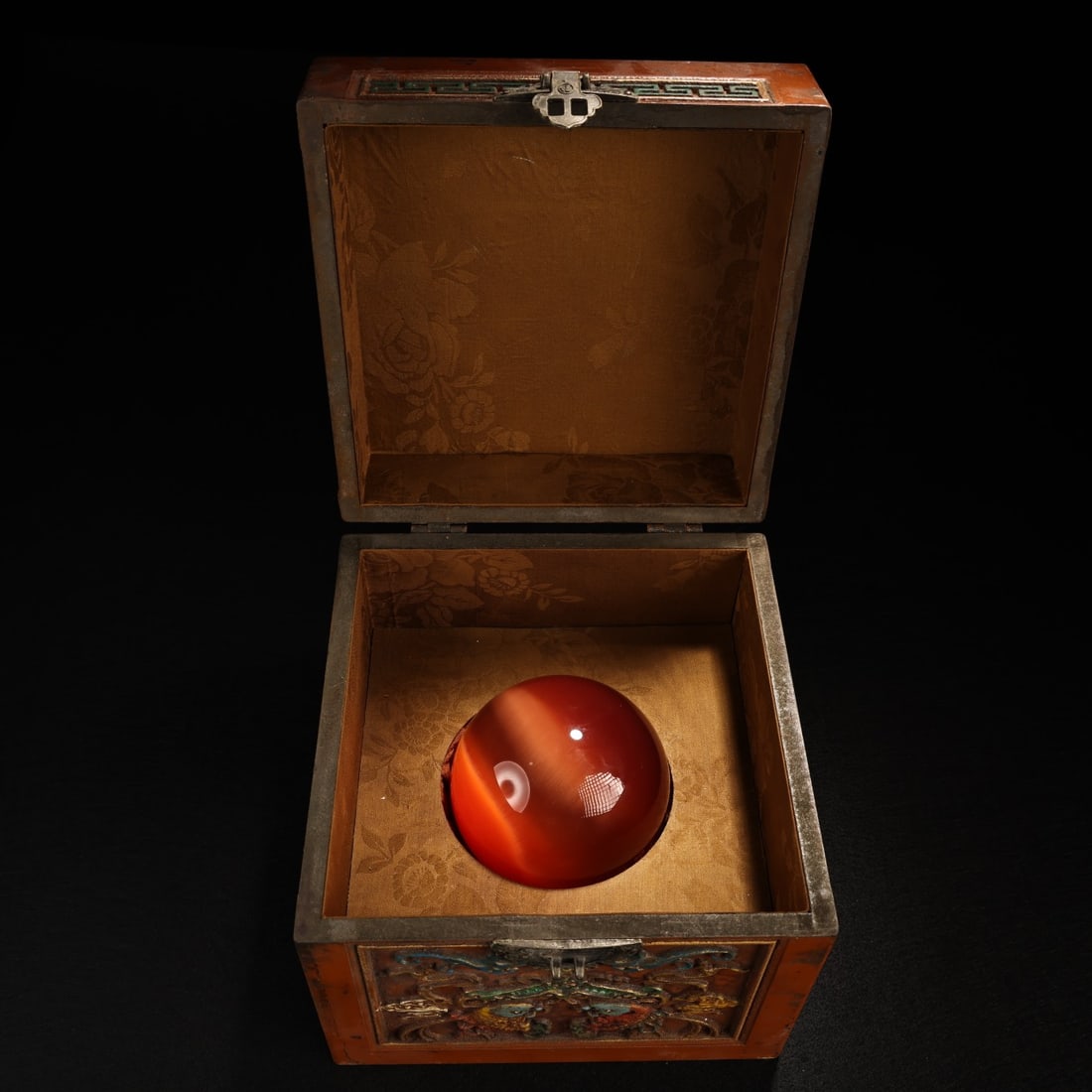Rare and exceptional red cat's eye stone sphere from an old collection (1 of 9)