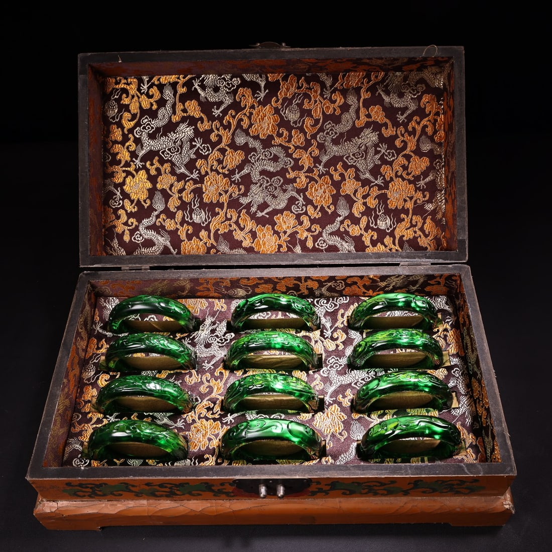 Rare and exquisite high-relief emerald bracelet from a rare collection. (1 of 10)