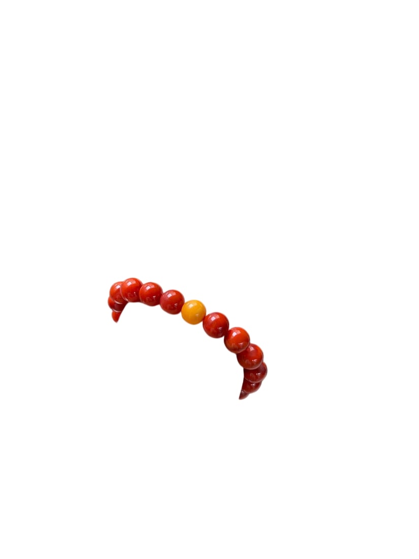 Natural Sichuan Red Persimmon Single-Stroke Bracelet: Natural Sichuan agate, persimmon red, single-strand bracelet with amber accents. Fine texture and excellent jade quality. Size: 9.5mm. Total weight: 24.5g. Provenance:Private Estate, Honolulu, Hawaii.