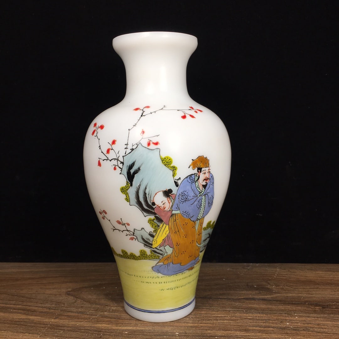 Antique glass figurines and vases made of antique glass. (1 of 9)