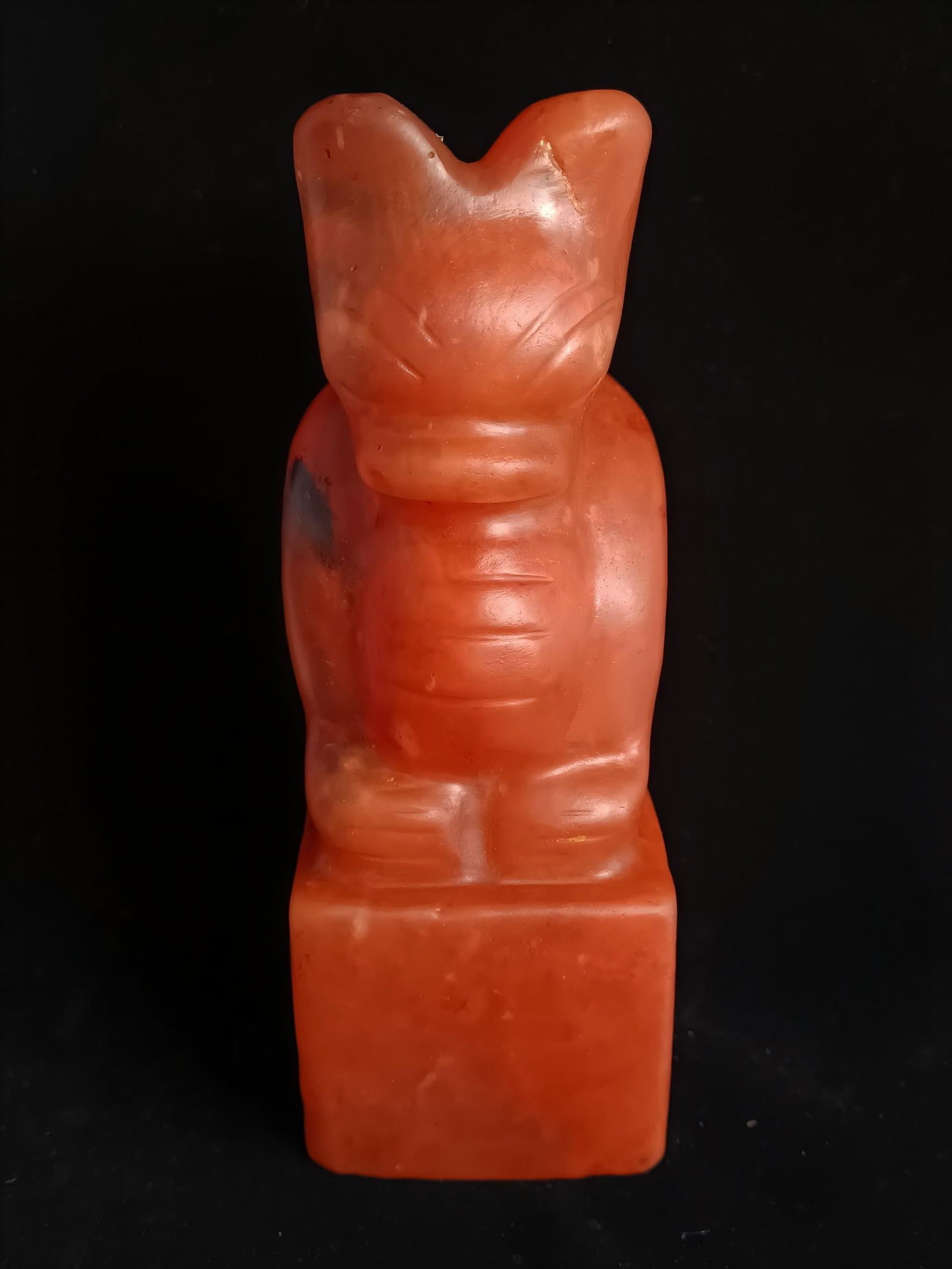 Ming Dynasty Red Crystal Seal: A Ming Dynasty red crystal seal, 20 cm high, 8 cm wide, and weighing 3.6 g. Provenance:Private collection of the retired lawyer Mr.Henry, Chelmsford, Massachusetts. Our dedicated team expertly handles