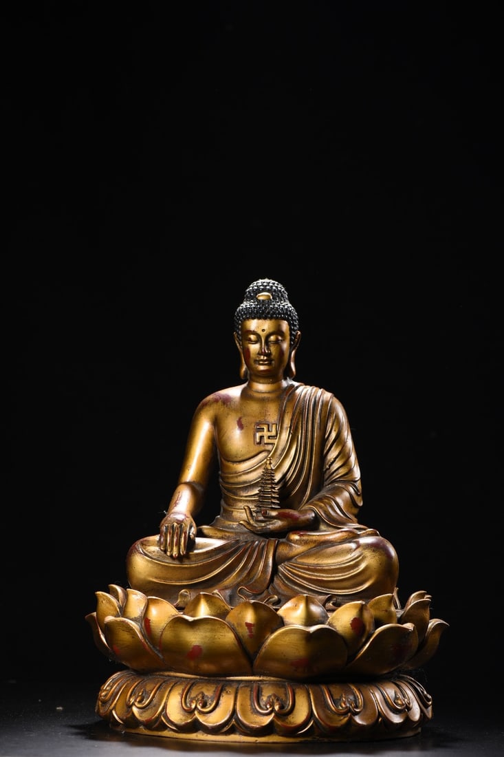 Golden Shakyamuni Buddha Statue: A cloisonne enamel vase with a copper body, 36cm high, approximately 20cm in diameter, with a mouth diameter of 11.5cm, and weighing 996 grams. Provenance:Private collection, Connecticut. Our dedicate