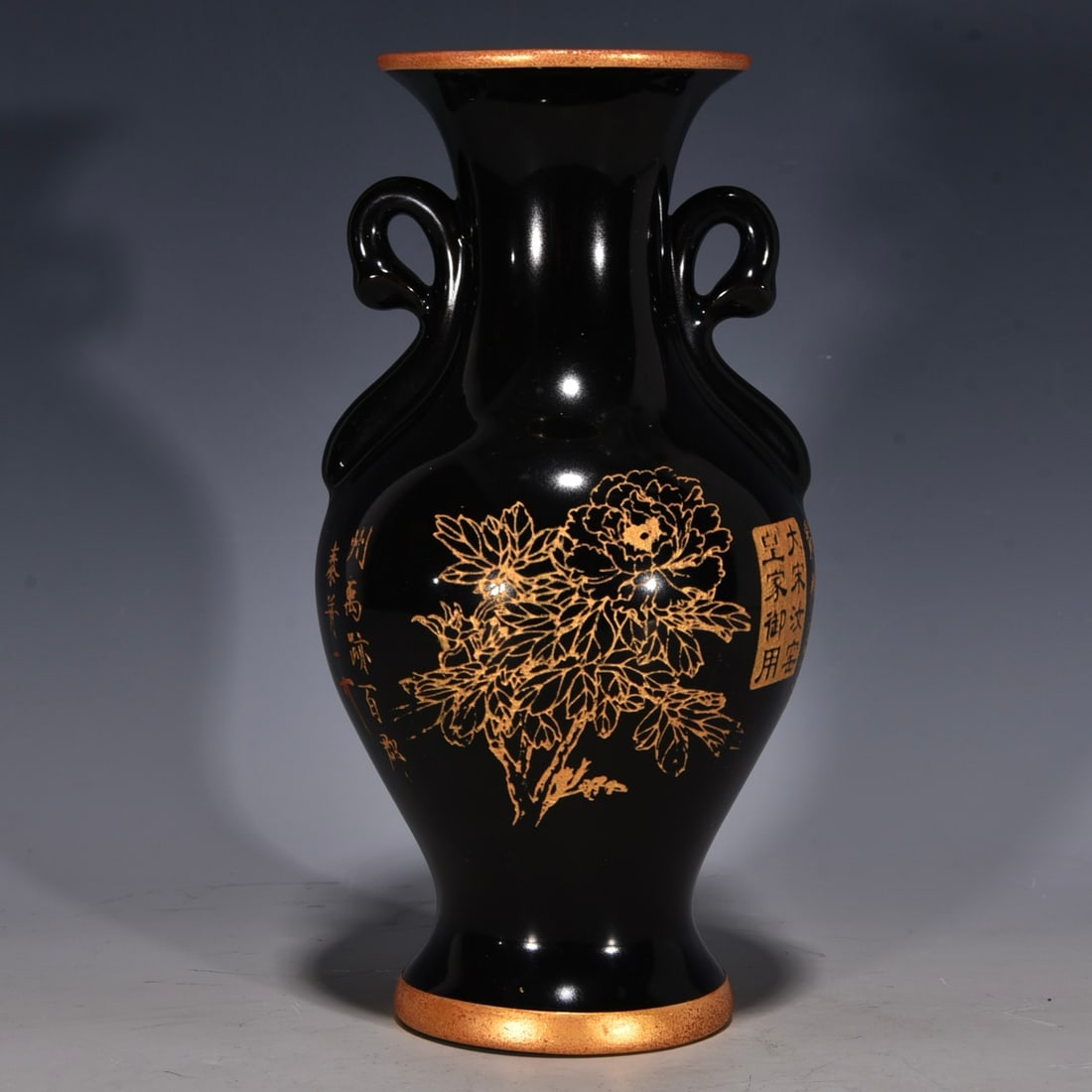 Song Dynasty Ru ware black-glazed vase with gilt inscription and carved floral and bird design.: A cloisonne enamel vase with a copper body, 36cm high, approximately 20cm in diameter, with a mouth diameter of 11.5cm, and weighing 1009g. Provenance:Mrs. Amily, Washington, DC. Our dedicated team ex