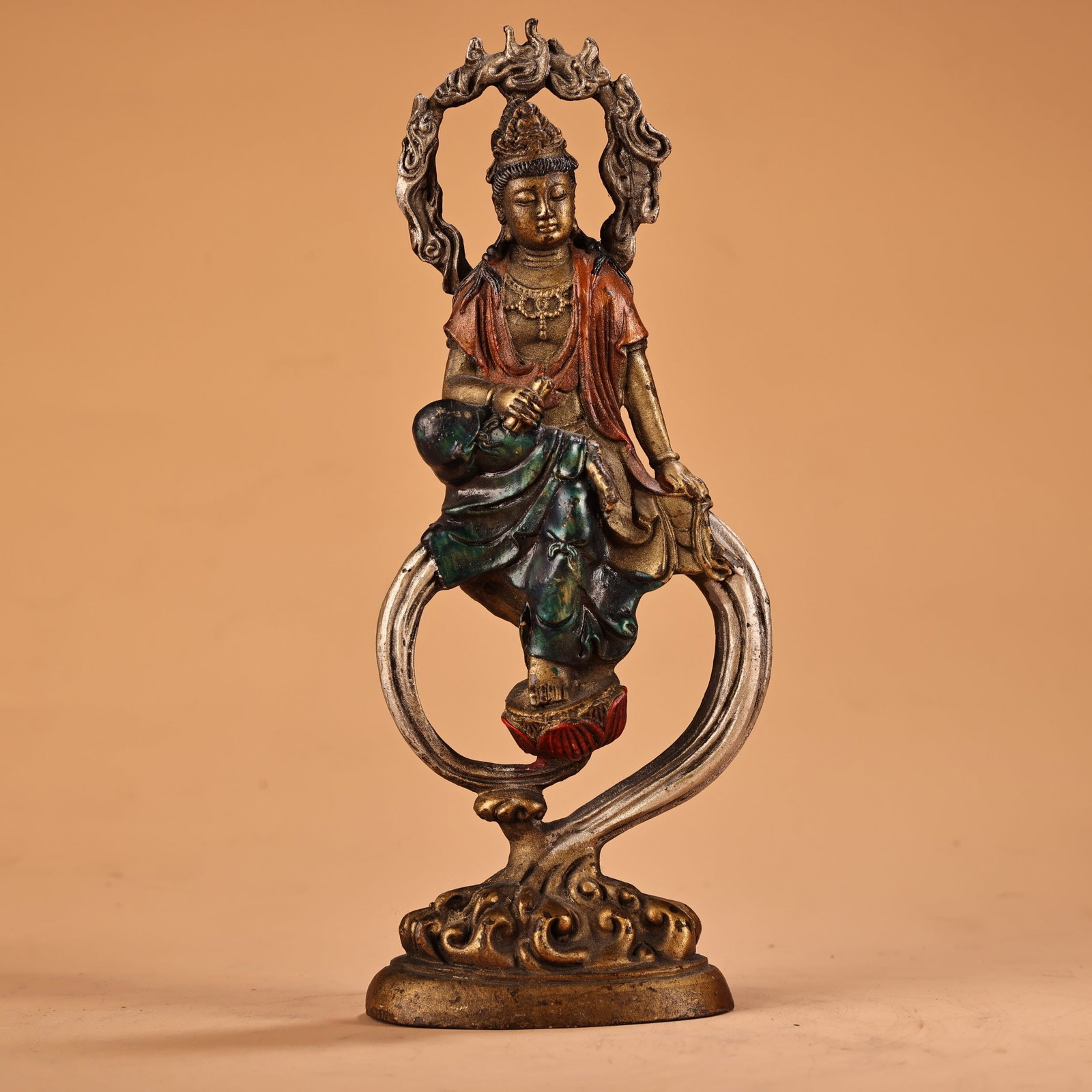 A pure copper, high-relief, engraved, painted, and gilded Guanyin Bodhisattva statue.: A pure copper, high-relief, engraved, painted, and gilded Guanyin Bodhisattva statue. The carving is exquisite and the statue is beautiful. It weighs 300 grams, is 17 cm high and 7 cm wide. Provenance