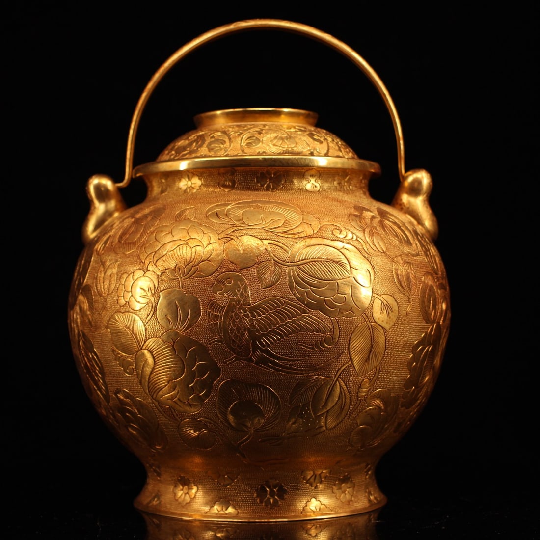 A handcrafted, pure gold tote jar from the countryside. (1 of 8)