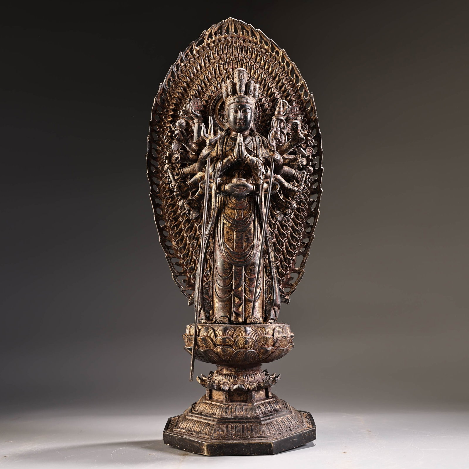 A rare, antique, pure copper and gold Thousand-Hand Guanyin statue.: A rare and precious piece from a long-time collection, this pure copper and gold-plated Thousand-Hand Guanyin statue is exquisitely crafted and beautifully made. It weighs 4100 grams, is 42 cm high, a