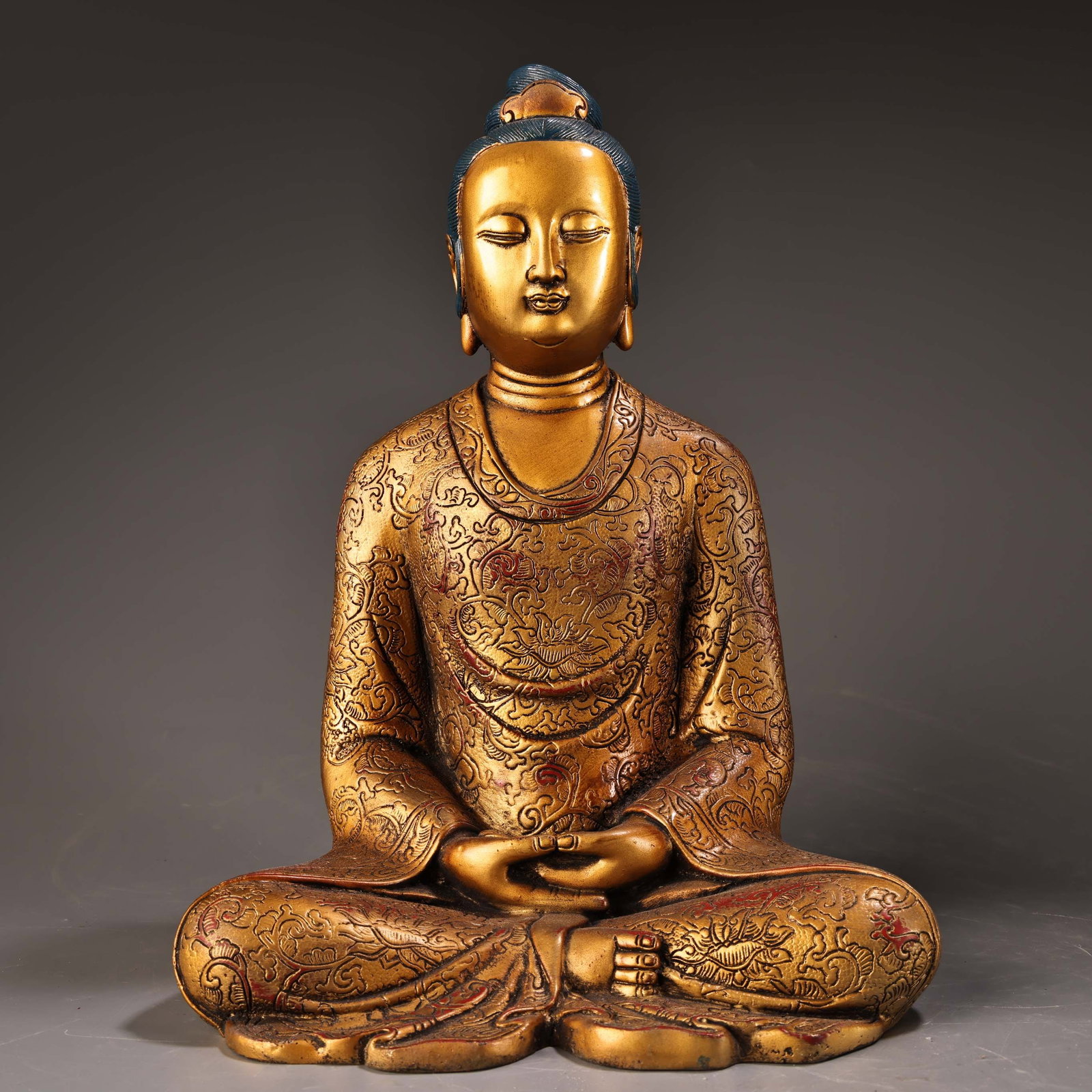 A rare, high-relief, gilded bronze Guanyin Bodhisattva statue from a rare collection.: A rare, well-preserved pure copper high-relief engraved and gilded Guanyin Bodhisattva statue, exquisitely crafted and beautifully made, weighing 4000 grams, 30 cm high and 22 cm wide. Provenance:Priv
