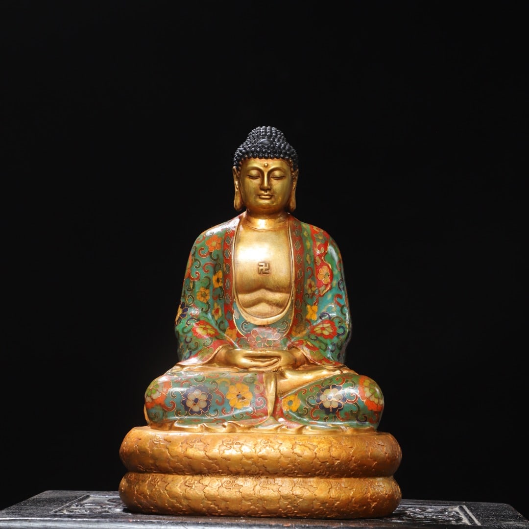 cloisonne enamel Shakyamuni Buddha statue: cloisonne enamel Shakyamuni Buddha statue. Dimensions: Height 32 cm, Width 22 cm, Thickness 15 cm, Weight 4720 g. Provenance:Mrs.Jennifer , Minneapolis, Minnesota. Collected by her late husband. Our d