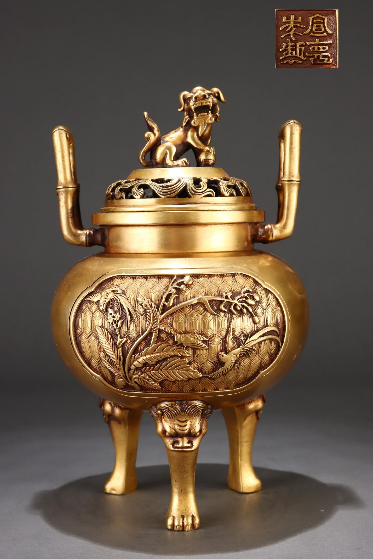 Ming Dynasty Bamboo-Shaped Incense Burner with Gold Flower and Bird Design: Ming Dynasty gilded bamboo-shaped incense burner with floral and bird motifs. Dimensions: Height 28cm, Diameter 11.4cm, Belly Diameter 17cm, Ear Spacing 16cm, Weight 4650g. Mark: Made in the Xuande pe