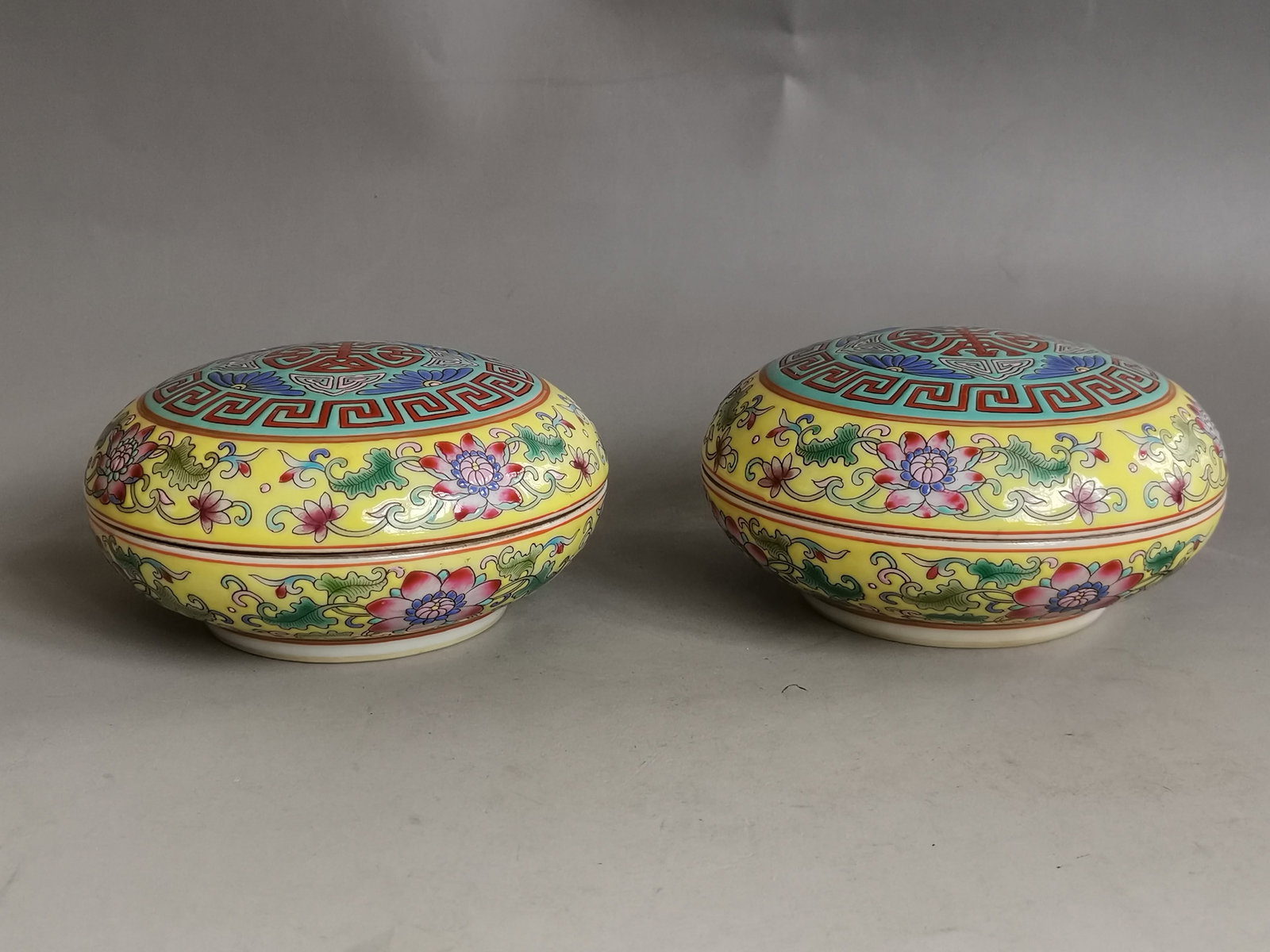 Yongzheng Imperial Mark Painted Enamel Covered Box with Lotus and Longevity Pattern (1 of 7)