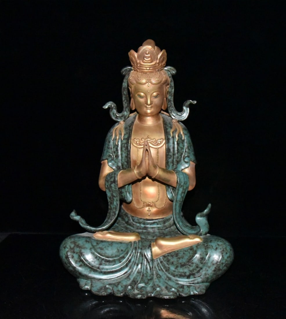 Gilded bronze Guanyin statue from the Yongzheng period of the Qing Dynasty (1 of 9)