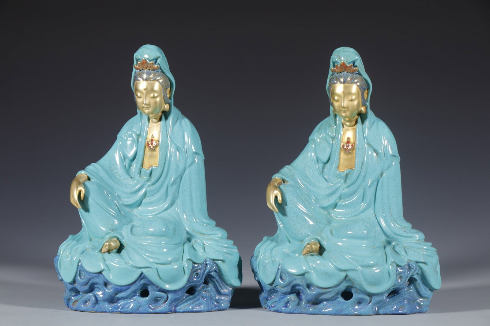 A Qing Dynasty Yongzheng period turquoise glazed gold-plated Guanyin statue (1 of 9)