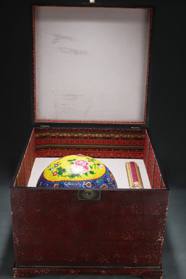 Formerly in the collection of a Ming Dynasty Xuande period cloisonne enamel blue-ground: Formerly in the collection, a cloisonne enamel blue-ground, yellow-glazed, bird-and-flower design vase with a lotus pattern on a blue ground, made during the Xuande period of the Ming dynasty. The pai