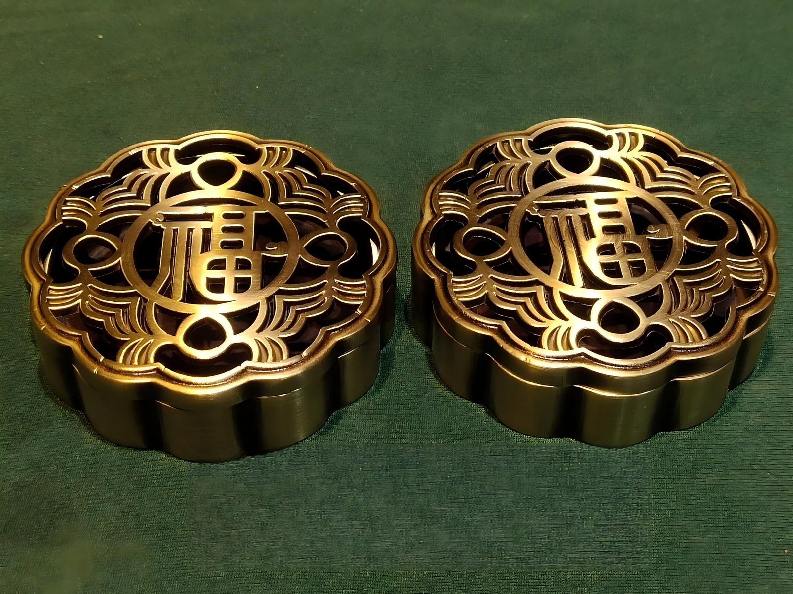 A pair of copper ink boxes with the character "??" (fortune) (1 of 6)