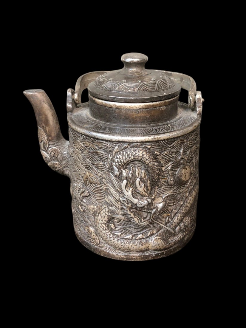 Silver high relief Qianlong-era teapot (1 of 8)