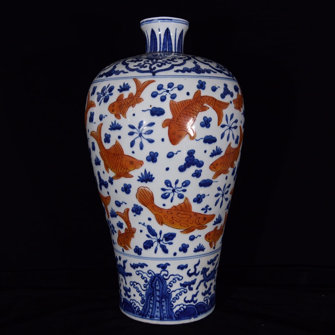 Ming Dynasty Jiajing Blue and White Plum Vase with Fish Design (1 of 9)