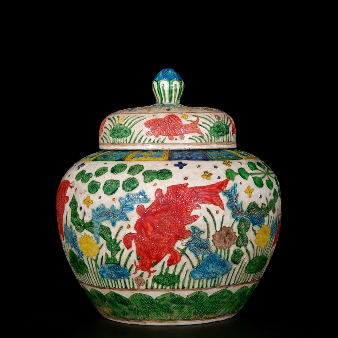 Ming Dynasty Yongle period enamel fish and algae pattern covered jar (1 of 9)