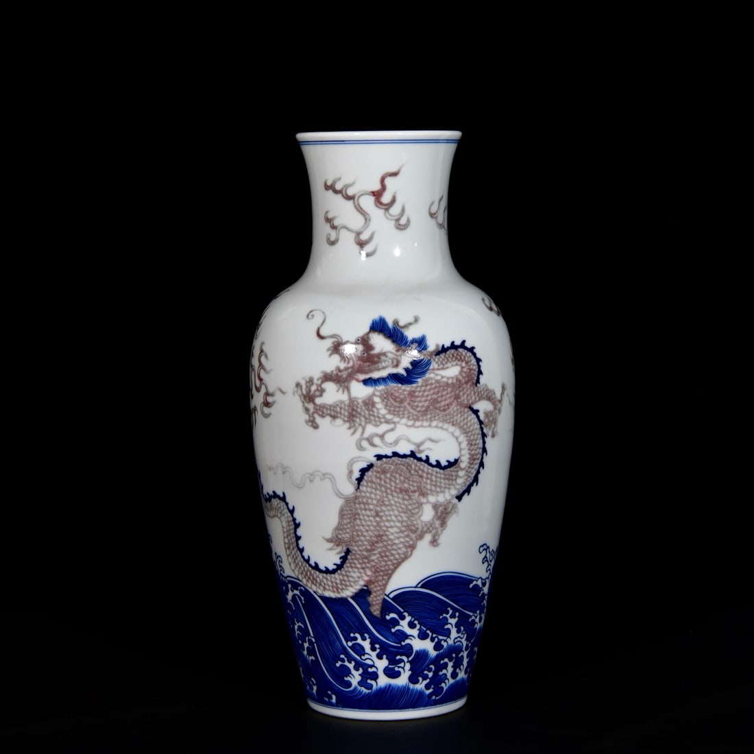 Kangxi period blue and white underglaze red dragon pattern appreciation vase (1 of 9)