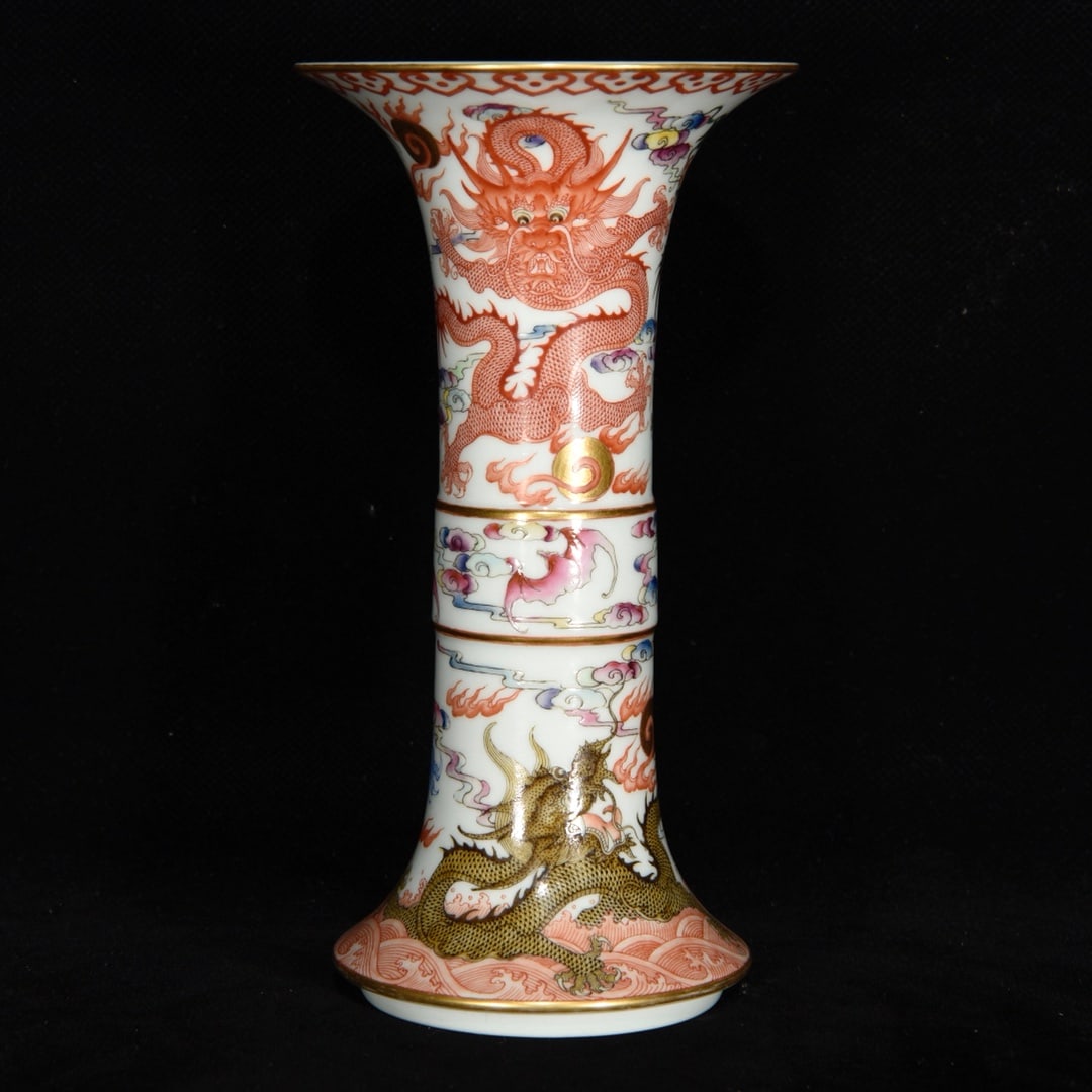 Qing Dynasty Yongzheng period enamel dragon pattern vase (1 of 9)