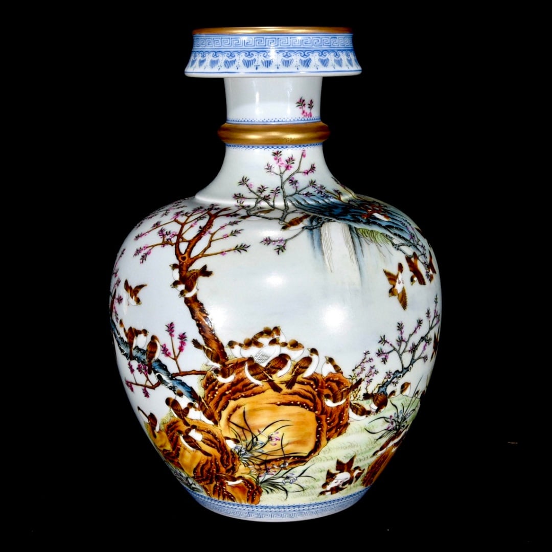 Qing Dynasty Qianlong period enamel painted flower and bird pattern vase (1 of 9)