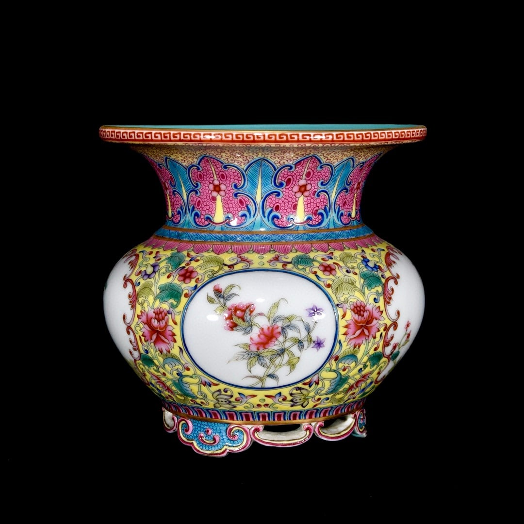 Qing Dynasty Qianlong period enamel painted flower and bird vase (1 of 9)