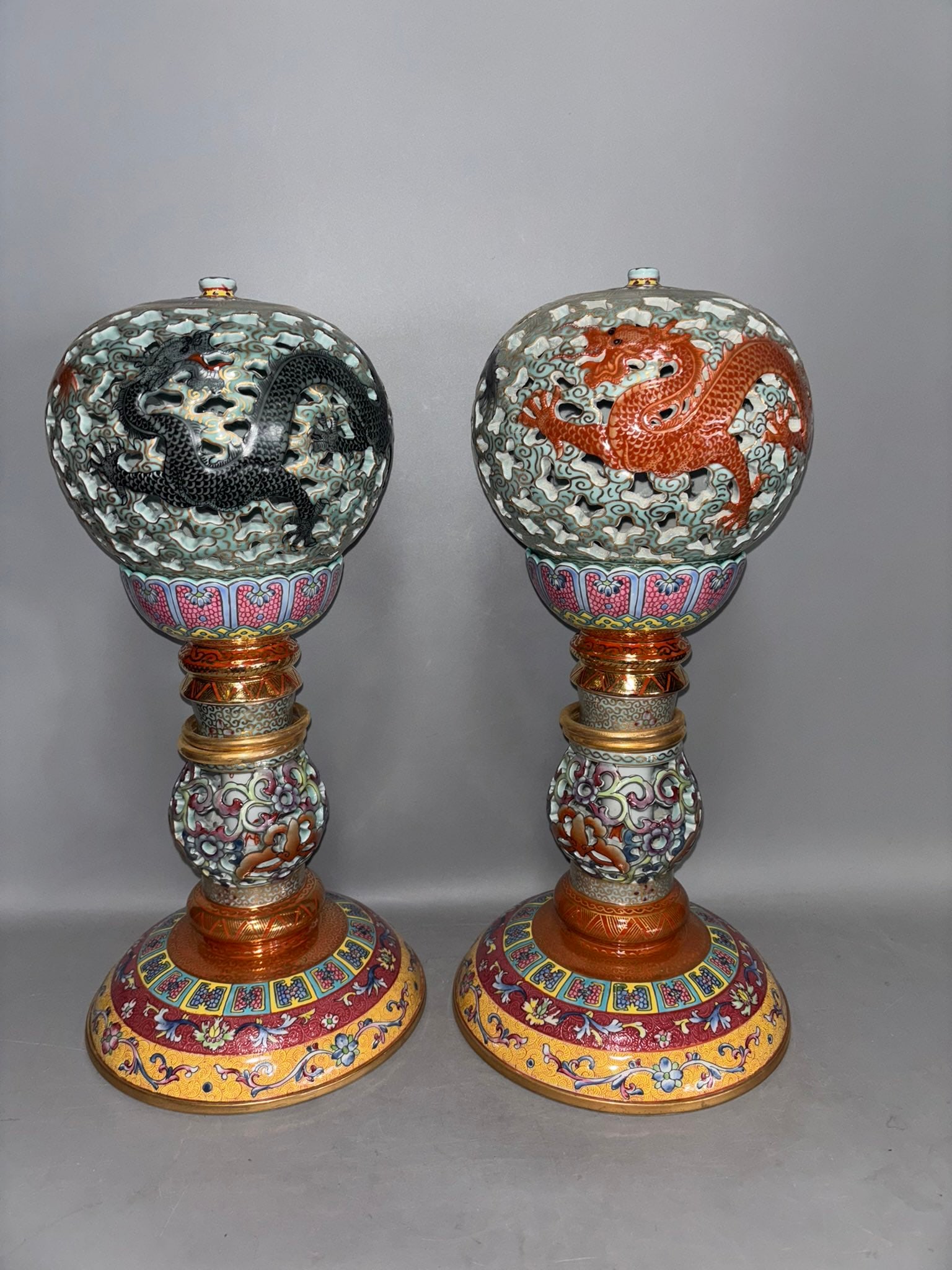 Qing Dynasty Qianlong period enamel double dragon openwork official hat rack: A Qing Dynasty Qianlong period enamel-painted openwork official hat stand with two dragons, 46 cm high. Provenance:Private collection from a professor in Harvard University. Our dedicated team expertl