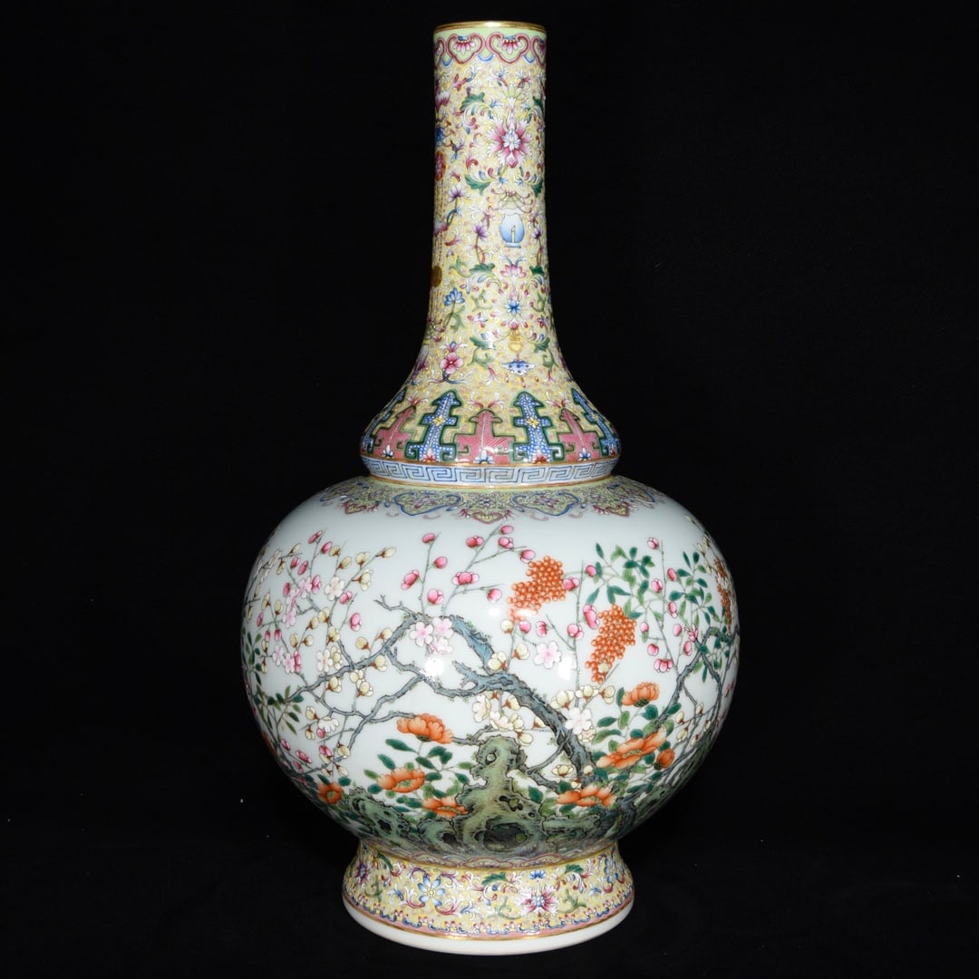 Qing Dynasty Qianlong period famille rose floral pattern vase (1 of 9)