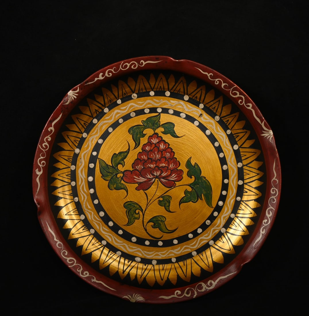 Song Dynasty Ru ware plate with inscribed Palace Museum number and gilded floral design (1 of 9)