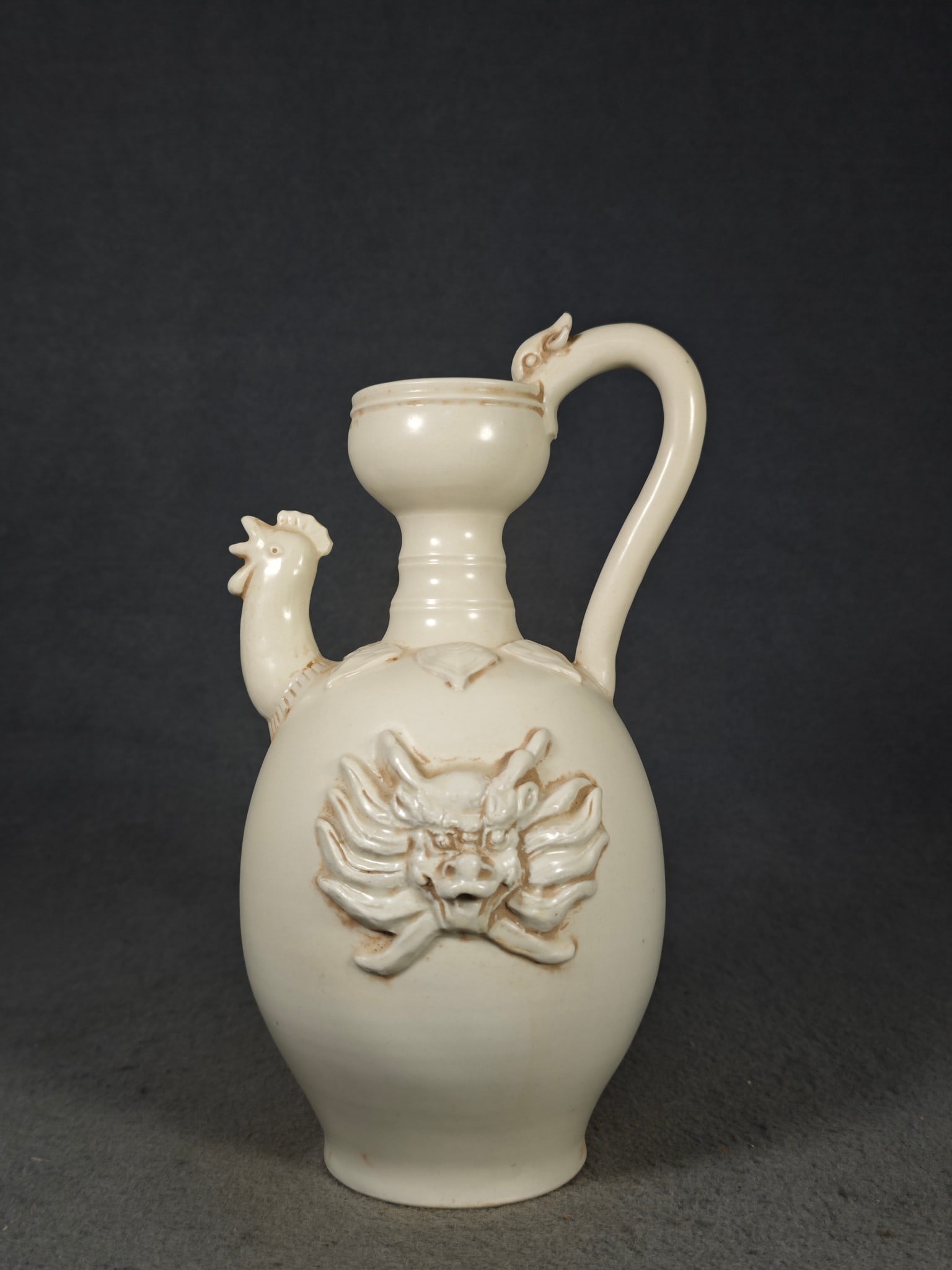 Xing Kiln White Porcelain from the Tang Dynasty: A Tang Dynasty white porcelain chicken-head ewer from the Xing kiln with the inscription "?". Provenance:From a private collection in San Diego, California, USA. Our dedicated team expertly handles bo