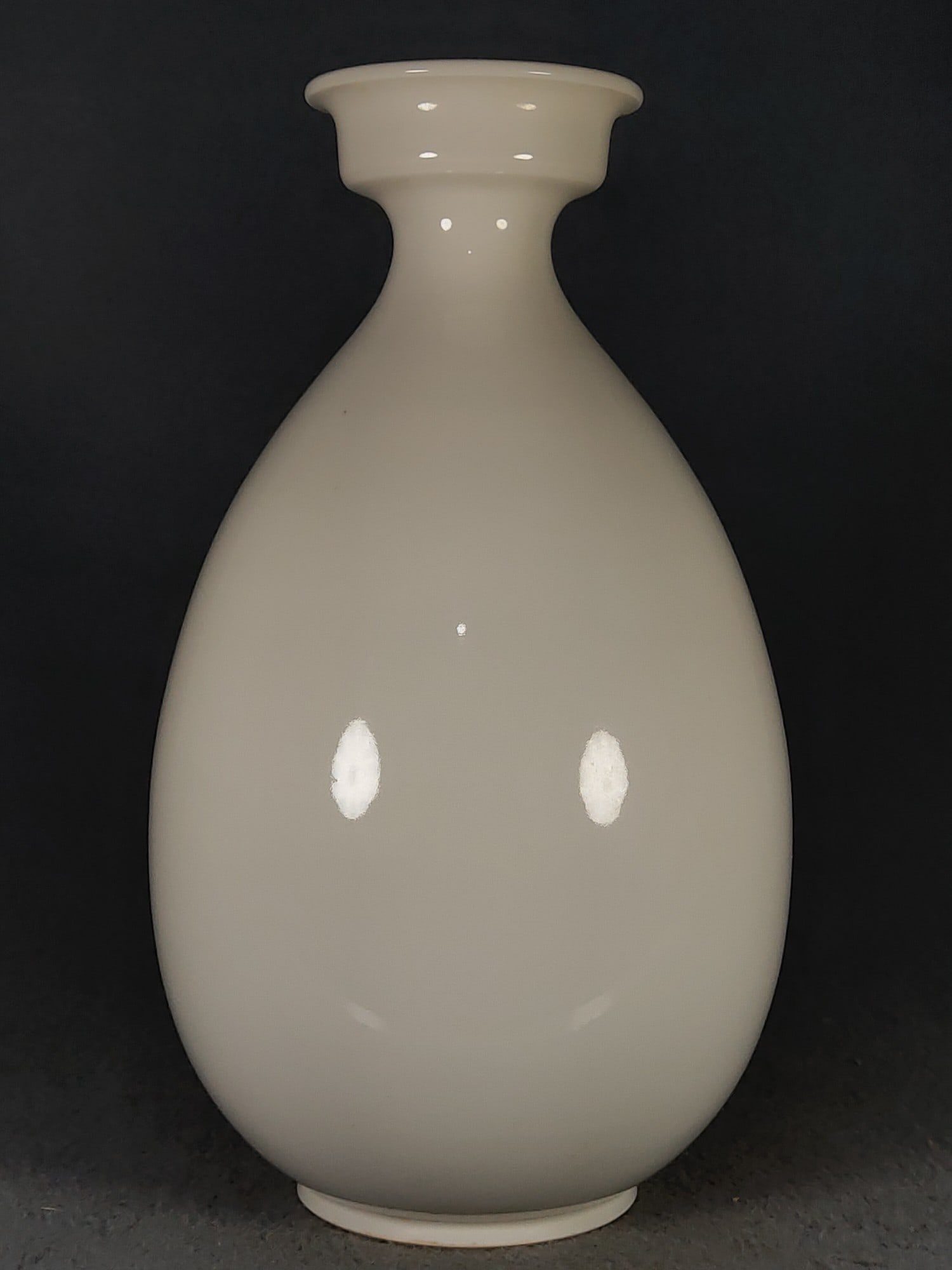 Xing Kiln White Porcelain from the Tang Dynasty (1 of 7)