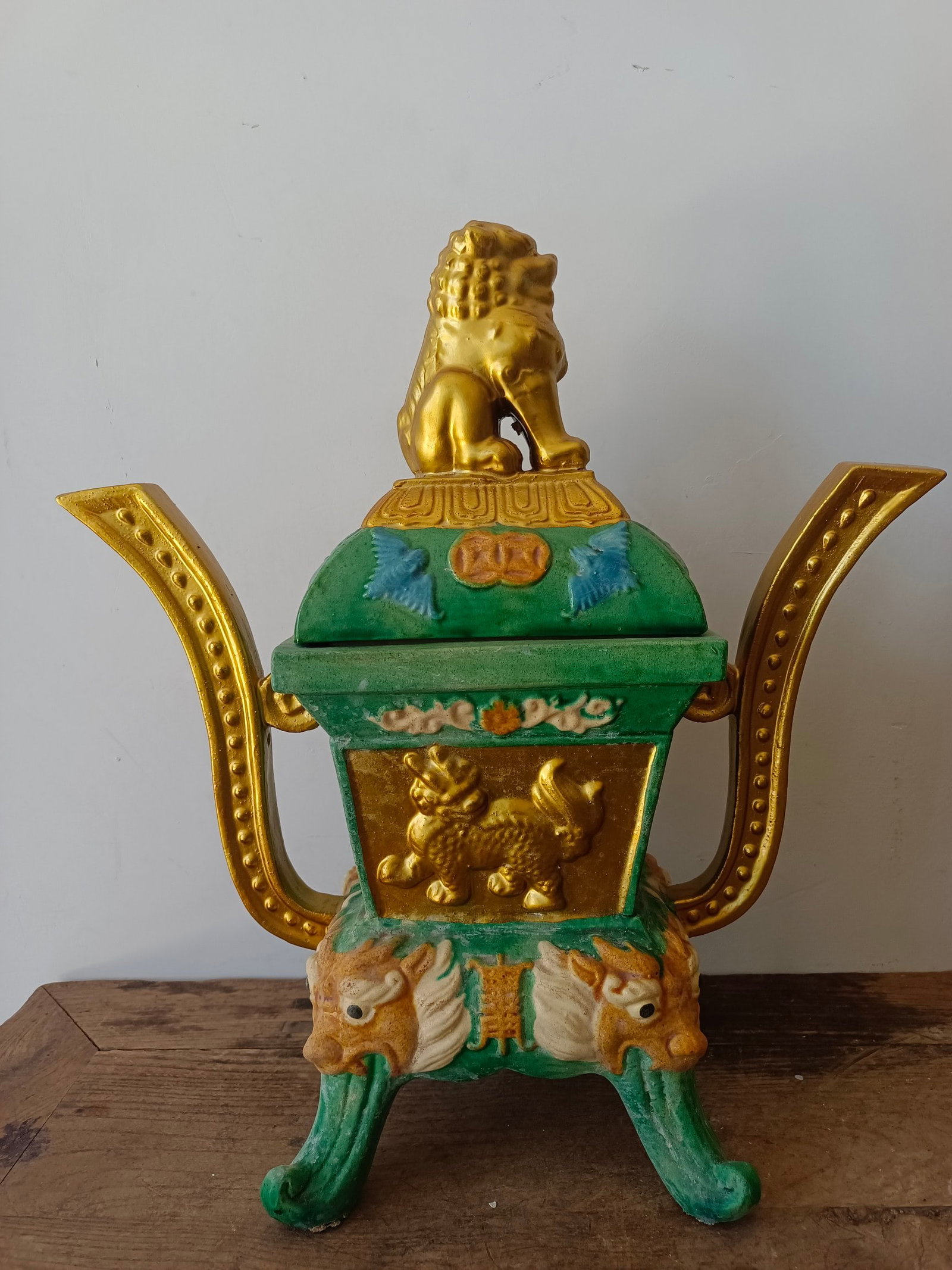 A pair of Tang Dynasty tricolor glazed and gilded incense burners (1 of 8)