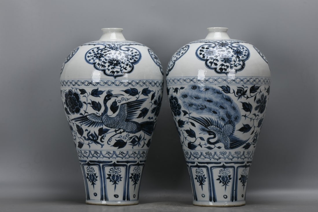 A pair of blue and white porcelain plum vases with phoenixes and lotus scrolls from the Yuan (1 of 9)