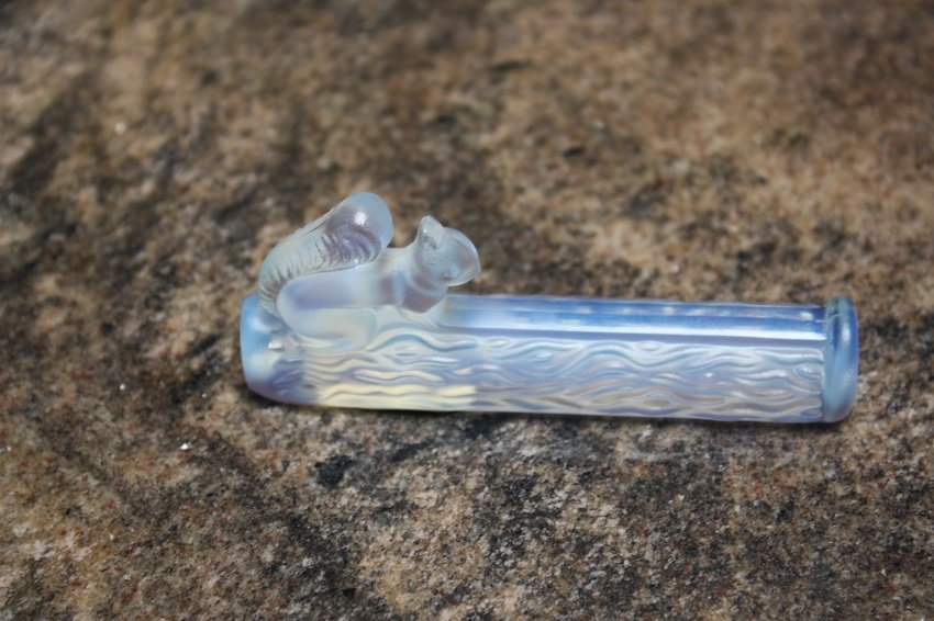 Sabino French Art Glass Squirrel on Log: Wonderful Art Glass from France, a Sabino Squirrel sitting on a log, measures about 3 .25 inches long, and about an inch high, still has label affixed, shipping with Priority Mail with Tracking, only 