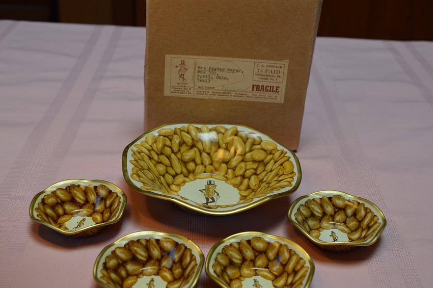 Vintage Planters Mr. Peanut nut set- with original box! (1 of 4)