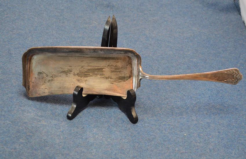 Vintage Cunard Steamship Lines Silverplate Crumb Butler (1 of 5)